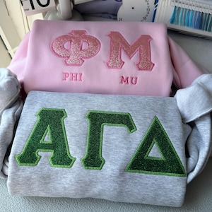 Sweat-shirt brodé de lettres grecques scintillantes - Pull ras du cou personnalisé pour sororité - Sweat-shirt scintillant pour sororité - Vêtements de la vie grecque personnalisés