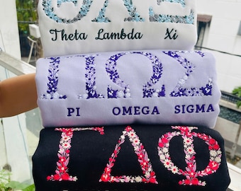 Felpa con ricamo floreale con lettere greche – Felpa girocollo personalizzata per confraternite – Maglione personalizzato con vita greca – Abbigliamento per confraternite per sorelle