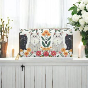 Cartera de gato persa para mujer – Cartera con cremallera y estampado floral de gato blanco y negro – Regalo de cuero vegano para amantes de los gatos – Cartera larga tipo sobre