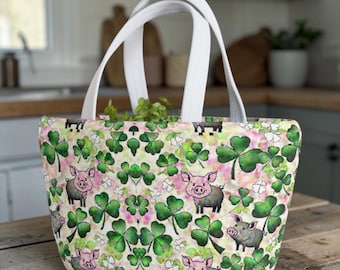 Shamrock Pig Lunch Bag, Clover Print Insulated Tote, Pigcore Lunchbox, Pig Lover Meal Bag, Lucky Clover Piglet Farm Gift
