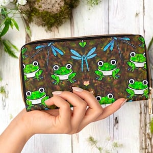 Cartera grande con cremallera para mujer, diseño personalizado de rana boho, piel vegana marrón, sin crueldad animal, ranuras para tarjetas, billetera larga con cremallera Frog Love