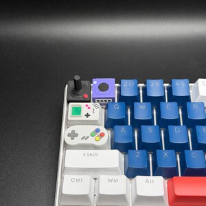 Handgemachte Konsolen Tastenkappen für Cherry MX, Artisan Tastenkappen, Gameboy, SNES, Atari Controller Geschenke für Sie & Ihn 3D Gedruckt Bild 3