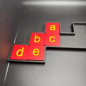 Tauschen Sie das Buchstaben Puzzle aus - Moderne Nachbildung eines klassischen Puzzles, über 15 Zoll breit! Lustige Denksportaufgaben für Erwachsene und Kinder Bild 3