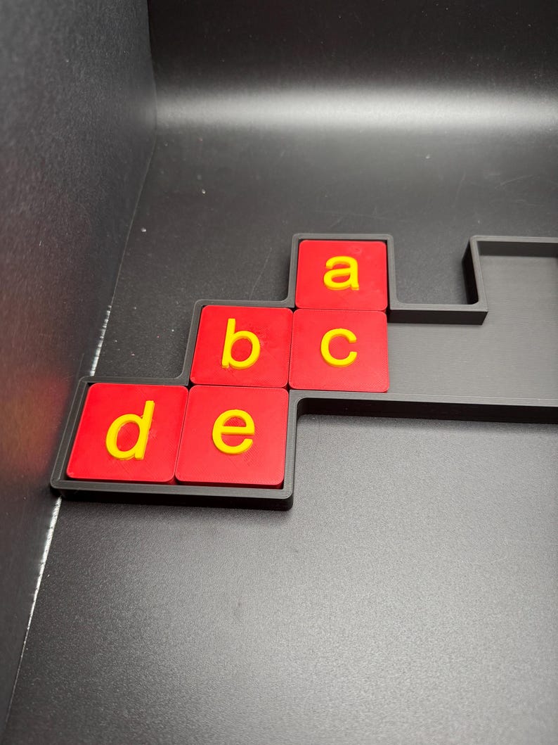 Tauschen Sie das Buchstaben Puzzle aus - Moderne Nachbildung eines klassischen Puzzles, über 15 Zoll breit! Lustige Denksportaufgaben für Erwachsene und Kinder Bild 3