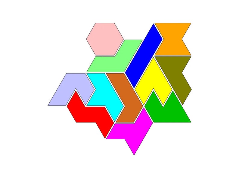 Op de afbeelding: Een geometrische puzzel met 10 stukken in verschillende vormen en kleuren, waaronder een zeshoek, een trapezium en een driehoek. De stukken worden gecombineerd om een ​​grotere vorm te maken.