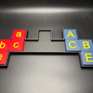 Tauschen Sie das Buchstaben Puzzle aus - Moderne Nachbildung eines klassischen Puzzles, über 15 Zoll breit! Lustige Denksportaufgaben für Erwachsene und Kinder Bild 1