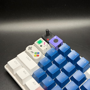 Handgemachte Konsolen Tastenkappen für Cherry MX, Artisan Tastenkappen, Gameboy, SNES, Atari Controller Geschenke für Sie & Ihn 3D Gedruckt Bild 2