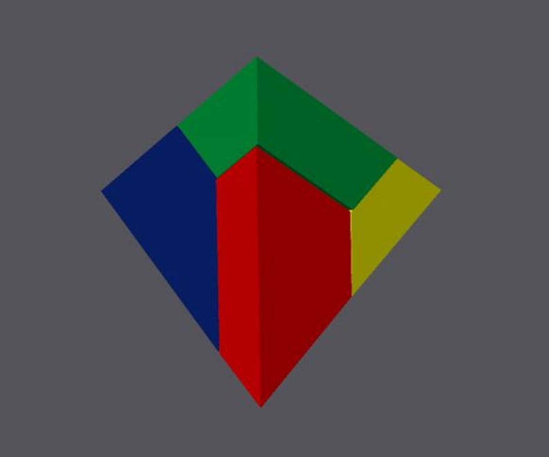 Op de afbeelding: Een geometrisch ontwerp in de vorm van een ruit, samengesteld uit verschillende gekleurde vormen. De kleuren zijn rood, groen, blauw en geel, tegen een grijze achtergrond. Het ontwerp heeft een 3D-uitstraling.