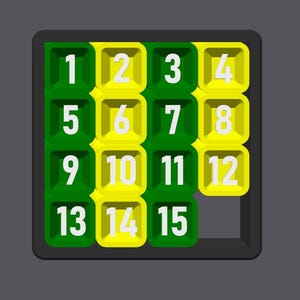 Pu&ograve; includere: Un gioco di puzzle numerato verde e giallo con 15 tessere. Le tessere sono disposte in una griglia 4x4 con una tessera mancante. I numeri da 1 a 15 sono stampati sulle tessere.