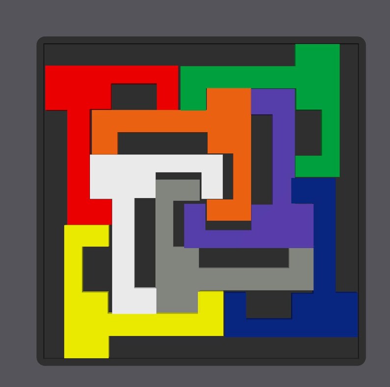 Op de afbeelding: Abstract geometrisch ontwerp met een zwarte achtergrond en kleurrijke vormen. De vormen zijn in een complex patroon gerangschikt, wat een visueel interessant en modern ontwerp cre&euml;ert. De kleuren omvatten rood, oranje, geel, groen, blauw, paars en grijs.