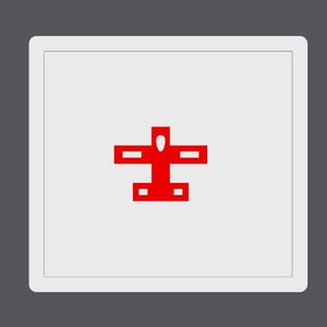 K&ouml;nnte beinhalten: Ein quadratisches, wei&szlig;es Grafikdesign mit einer roten, stilisierten menschlichen Figur in der Mitte. Die Figur hat eine kreuzartige Form mit Kopf, Armen und Beinen. Der Hintergrund ist einfarbig dunkelgrau.