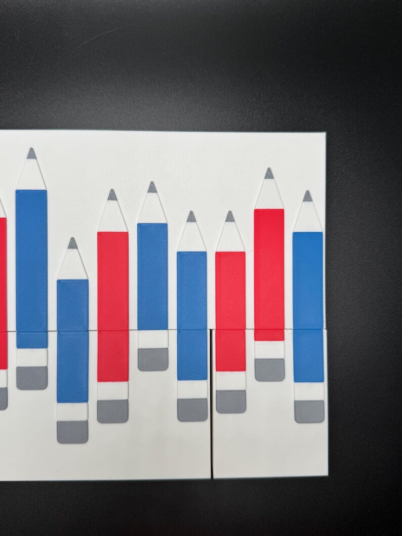 Peut inclure: Un graphique compos&eacute; de crayons rouges et bleus, dispos&eacute;s en forme de graphique &agrave; barres.