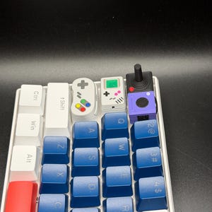 Handgemachte Konsolen Tastenkappen für Cherry MX, Artisan Tastenkappen, Gameboy, SNES, Atari Controller Geschenke für Sie & Ihn 3D Gedruckt Bild 5