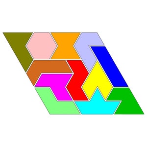 Op de afbeelding: Een geometrische puzzel met 10 stukken in verschillende kleuren, waaronder groen, blauw, geel, oranje, roze, rood, bruin en paars. De stukken zijn in een ruitvorm gerangschikt.