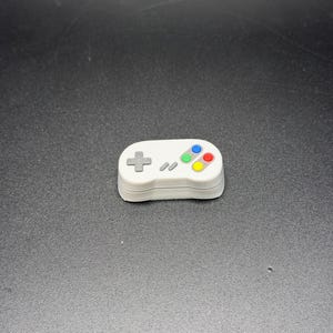 Handgemachte Konsolen Tastenkappen für Cherry MX, Artisan Tastenkappen, Gameboy, SNES, Atari Controller Geschenke für Sie & Ihn 3D Gedruckt SNES (CAPS Lock Key)