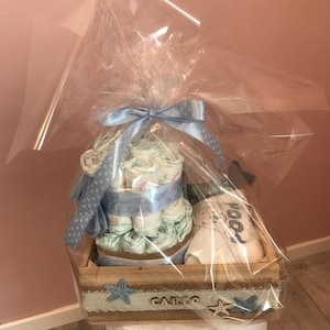 Personalisierter Geschenkkorb aus Holz zur Geburt