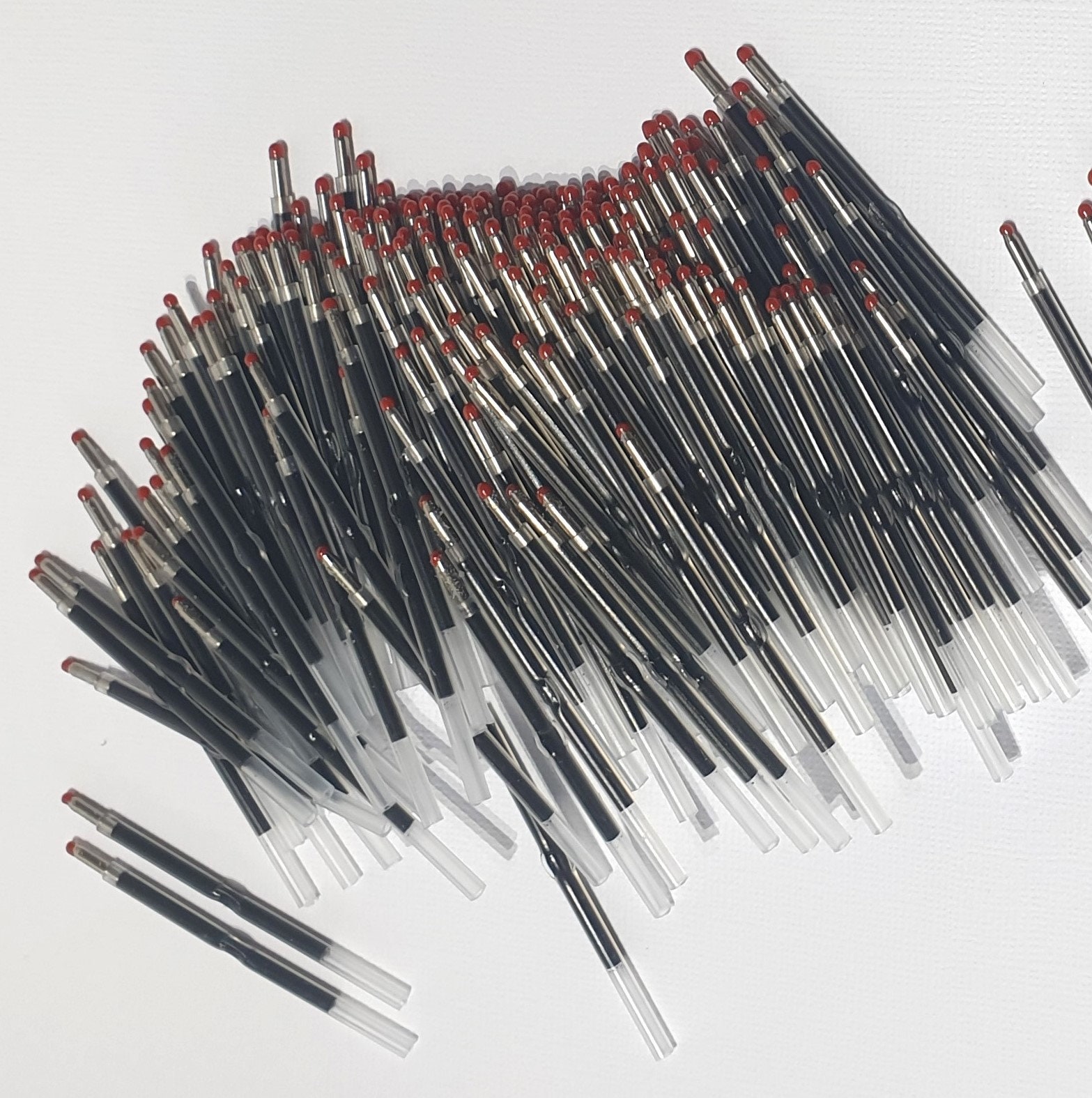 Ersatztinte für Perlenmalstifte. Einfach zu Ihrem Stift hinzufügen. Vervollkommnen Sie, das Leben Ihres personalisierten handgemachten Rohlings zu verlängern.