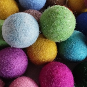 Office & Ralax Balls, Small Gift, Healthy Toy, Grip Strenghtener Exercise Balls, Hand Stress Balls, Palm self-massage Balls, Wool Felt Balls