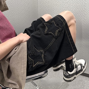 Pantalones cortos holgados de pierna ancha para hombres / Diseño de estrellas Bolsillos de mezclilla High Street / Ropa informal estilo hip hop imagen 9