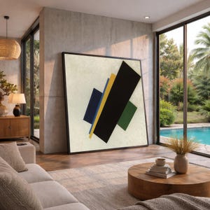Könnte beinhalten: Großformatige, gerahmte abstrakte Kunst mit geometrischen Formen in Schwarz, Blau, Gelb und Grün auf cremefarbenem Hintergrund. Das Kunstwerk wird in einem modernen Wohnzimmer mit großen Fenstern und neutraler Farbgebung präsentiert.