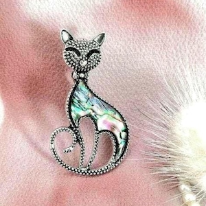 SPILLA A FORMA DI GATTO, Spilla originale, Spilla elegante, Accessorio per abito, Accessorio per giacca, Spilla da donna, Spilla di perle.