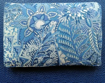 Pilates/yoga cushion. Exercise accessory.