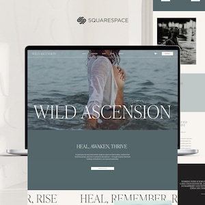 Può includere: Un laptop mostra un design di sito web con il testo "WILD ASCENSION". Il sito web presenta una persona in acqua e le parole "HEAL, AWAKEN, THRIVE". Il logo Squarespace è visibile.