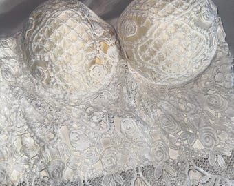 It girl archive doll glam Y2K vintage corset lace crop top white cream size large