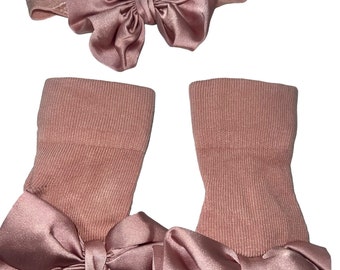 Neugeborenes Baby Baby Schleifen Stirnband und Söckchen Set rosa weiß schwarz Einheitsgröße