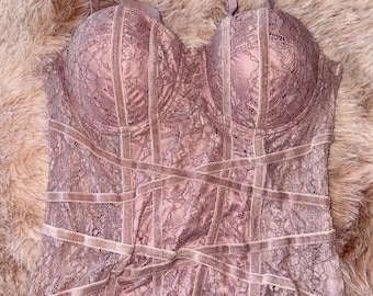 Y2K / vintage boned Charlotte russe  lace timeless corset rose  pink    size medium