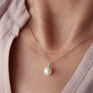 Elegant Pearl Necklace – Minimalist Stainless Steel Chain with White Pearl Pendant – Classic Bridesmaid Gift, June Birthstone Jewelry