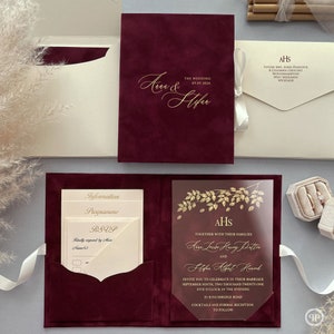 Muster von Hochzeitseinladungen im Burgundy Velvet Folio | Gebundene Hochzeitseinladungen | Buchcover Hochzeitseinladungen | Keine Sonderanfertigung