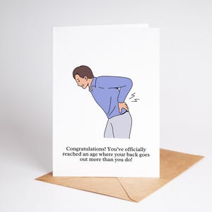 Tu espalda sale más que tú Tarjeta divertida con un juego de palabras Tarjeta de cumpleaños Esposo Esposa Novio Abuelo
