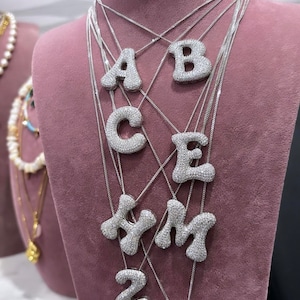 Collar con letra inicial de globo de circonita cúbica grande, collar con inicial de diamante con colgante de burbuja pavé, collar con letra gruesa, collar de plata maciza 925