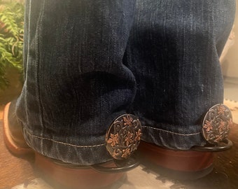 Hem Hikers - Concho occidental de 1,5 pulgadas con flores de cobre sobre plata antigua
