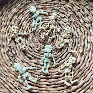 Skeleton Fidget - Skeleton Fidget Keychain - Halloween Keychain - Halloween Fidget - Glow In The Dark Skeleton Fidget Keychain