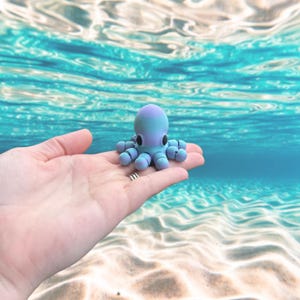 Mini Octopus Fidget Toy – 3D Printed Articulated Octopus – Blue Purple Ombré Sea Creature – Cute Sensory Desk Toy Gift for Kids & Adults