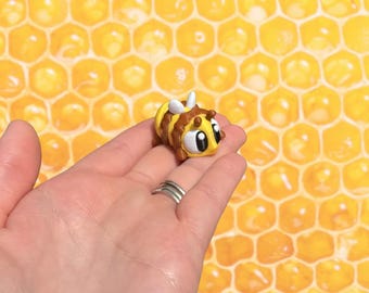 Mini 3D Printed Bee Fidget - Cute 3D Printed Insect Buddy - Articulated Pocket Sized Bee Gift - Bee Stress Relief Toy - Bee Lover Fidget Toy