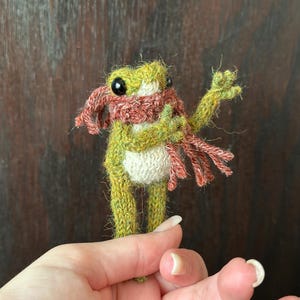 Cranberry frog scarf