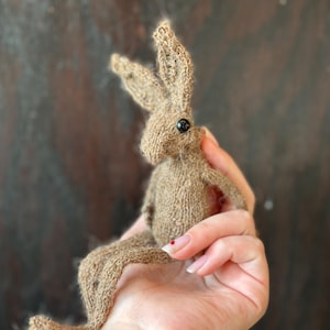 Hazelwick le lièvre tricoté