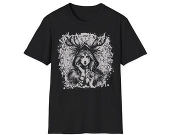 UE | Camiseta unisex de bruja del bosque estilo nórdico, diseño de sacerdotisa pagana del bosque, camiseta negra de ReDawn