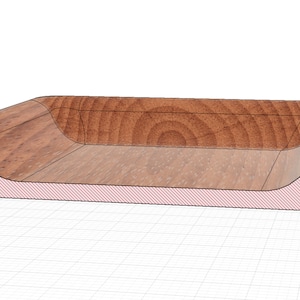 Peut inclure: Un plateau en bois avec un bord incurv&eacute; et un grain de bois brun clair. Le plateau a un dessous ray&eacute; rose et blanc.