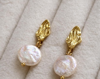 Orecchini pendenti da sposa con perle barocche naturali placcati in oro 24 carati, gioielli da matrimonio eleganti e di grande effetto.