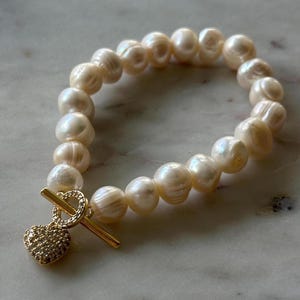 Heart Pearls Bracelet, Valentines Day gift, Bridesmaid bracelets, Gift for your bestie, Dainty Gold Plated Pearl Bracelet with Heart Charm