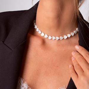 Natürliche Perle Choker, Rondelle Perlen Halskette, 14K Gold Herz Anhänger, Herz Anhänger Halskette, Perle Choker für Frauen, zierlicher Herz Schmuck