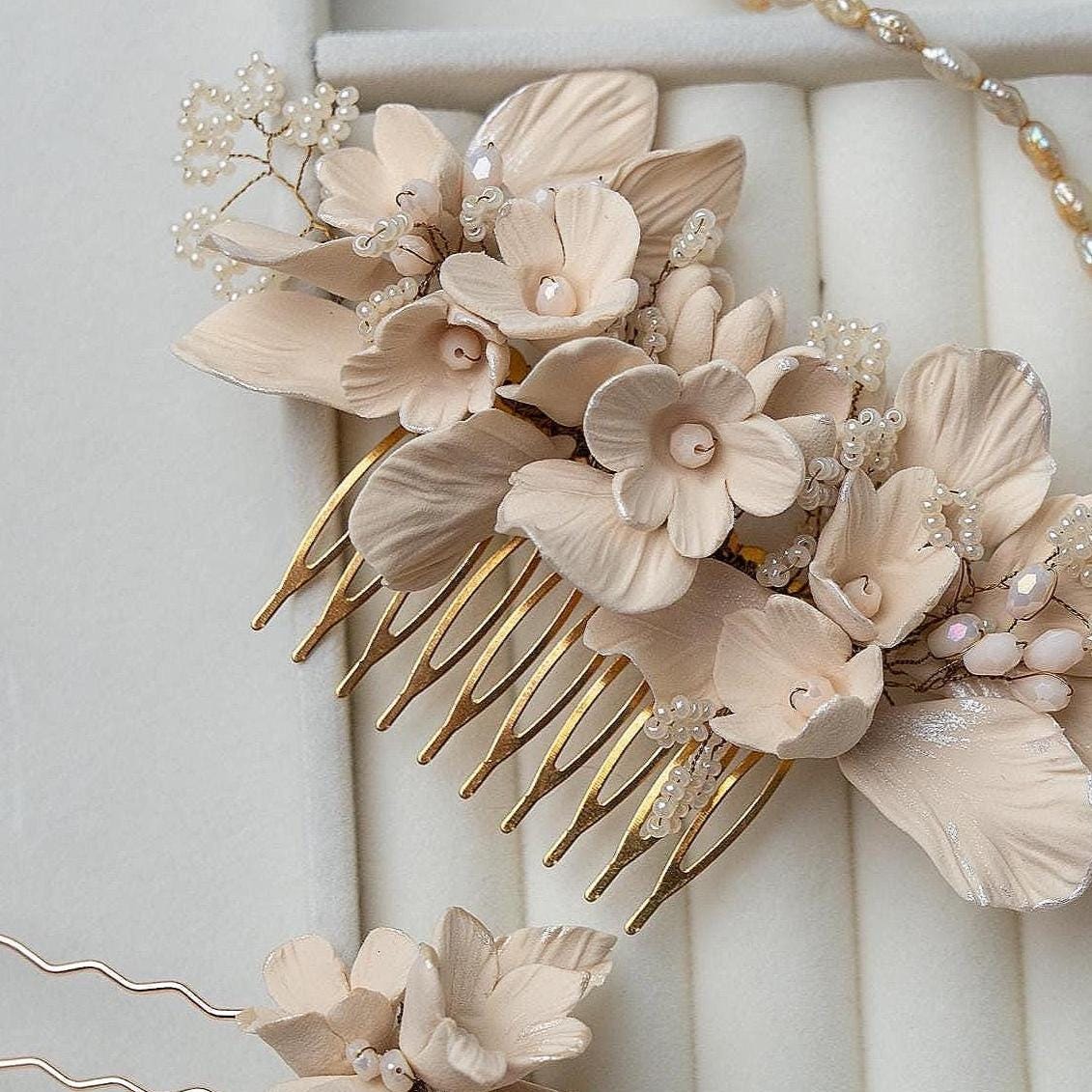 Flower Hair Comb, Polymer Clay Jewelry Wedding Hair Piece Floral Haidpiece, Dainty Bridal Comb, Custom Color Comb, Elegant Bride Accessories