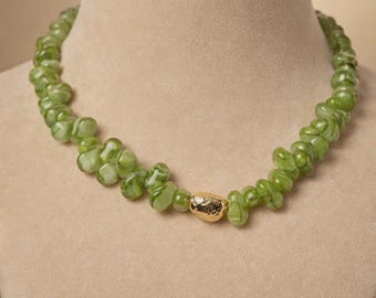Grüne Glasperlenkette mit Gold Akzent, Chunky Statement Choker, Geschenk für Sie Schmuck