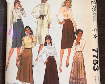 Patrón de costura para falda plisada vintage McCall's 7753, década de 1980, talla 10, doblada de fábrica