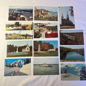 12 cartes postales - Canada, province de Québec, vers 1960-1990.  Principalement des cartes postales de Montréal