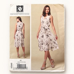 V1543 / Vogue / Diseñador estadounidense: Anne Klein / Talla (6-8-10-12-14) / Vestido y cinturón / Plegado de fábrica / Patrón de costura